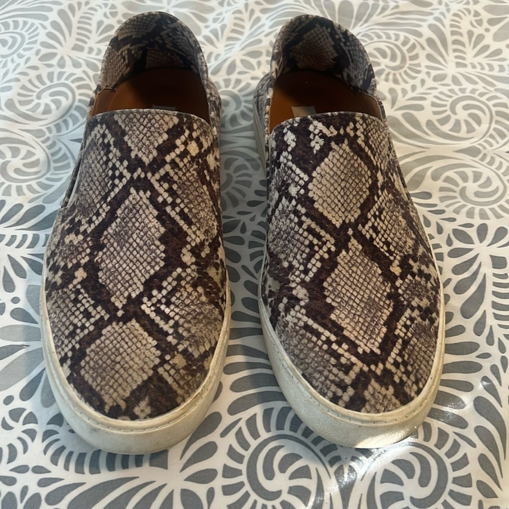 Steve Madden women’s snakeskin slip-on shoes 9